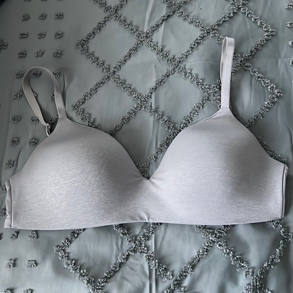 Victoria’s Secret bra 36DDD gray